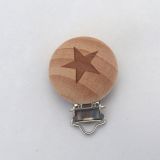 Kovový klip s dřevěnou ozdobou - hvězda
