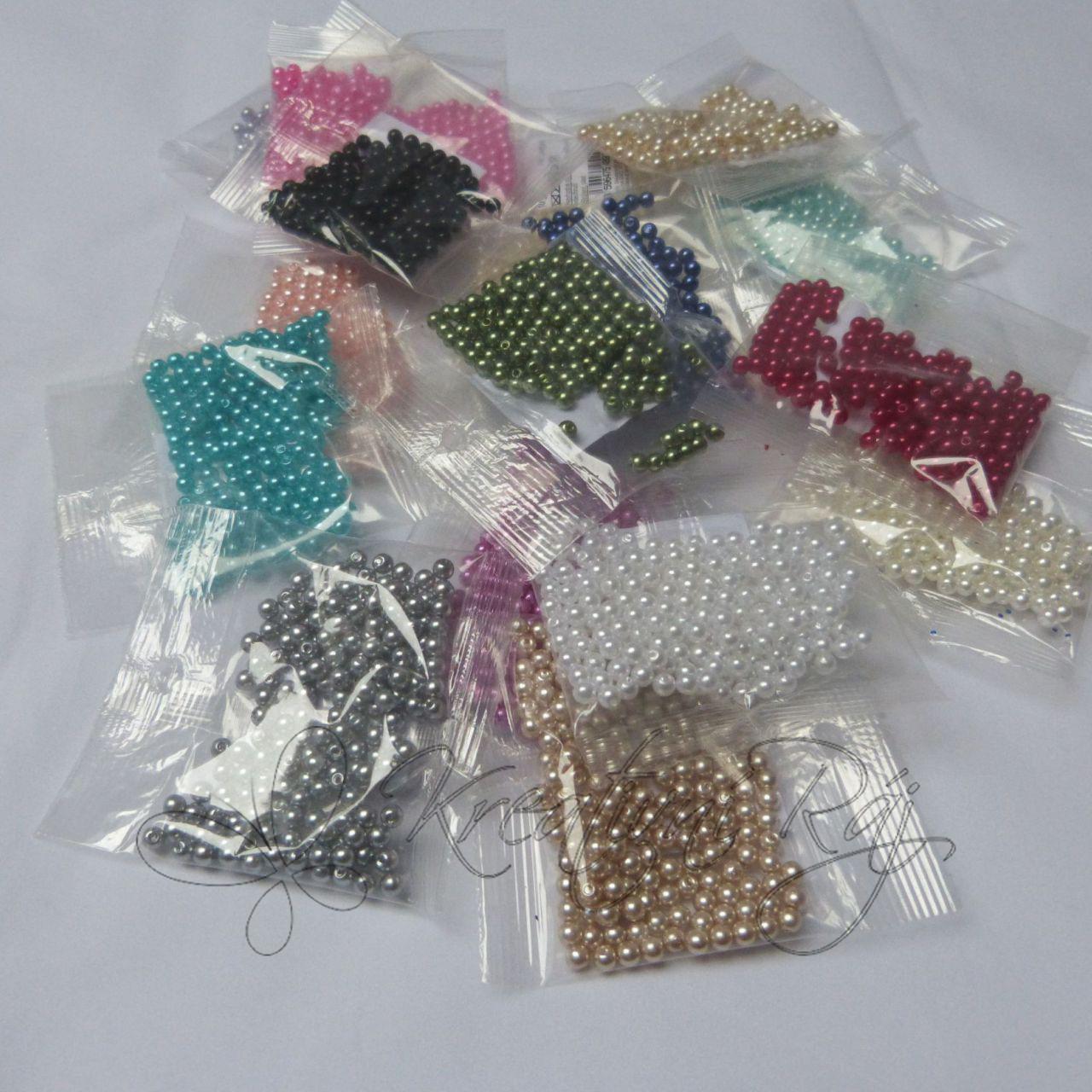 Plastové voskové korálky - černá