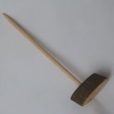 Dřevěný podstavec na háčkované dekorace