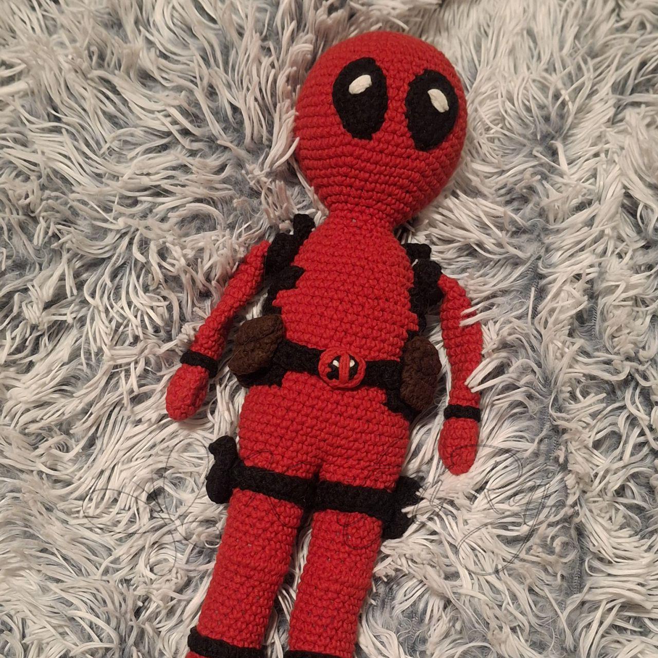 Návod - háčkovaná postavička Dead Pool